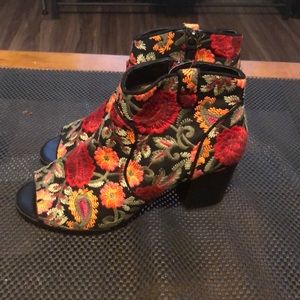 😊OMG FRANKIE 10M open toe Shoe Bootie Crazy Colors Shoes🌺🌺🌺